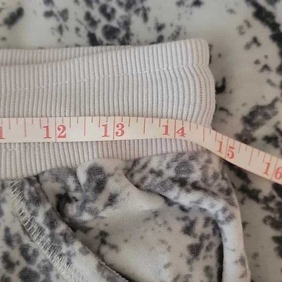 Cozy soft snakeskin lounge set - Picture 11 of 13